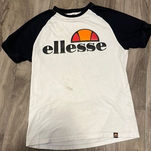 ELLESSE T SHIRT - GRAPHIC TEE (M)